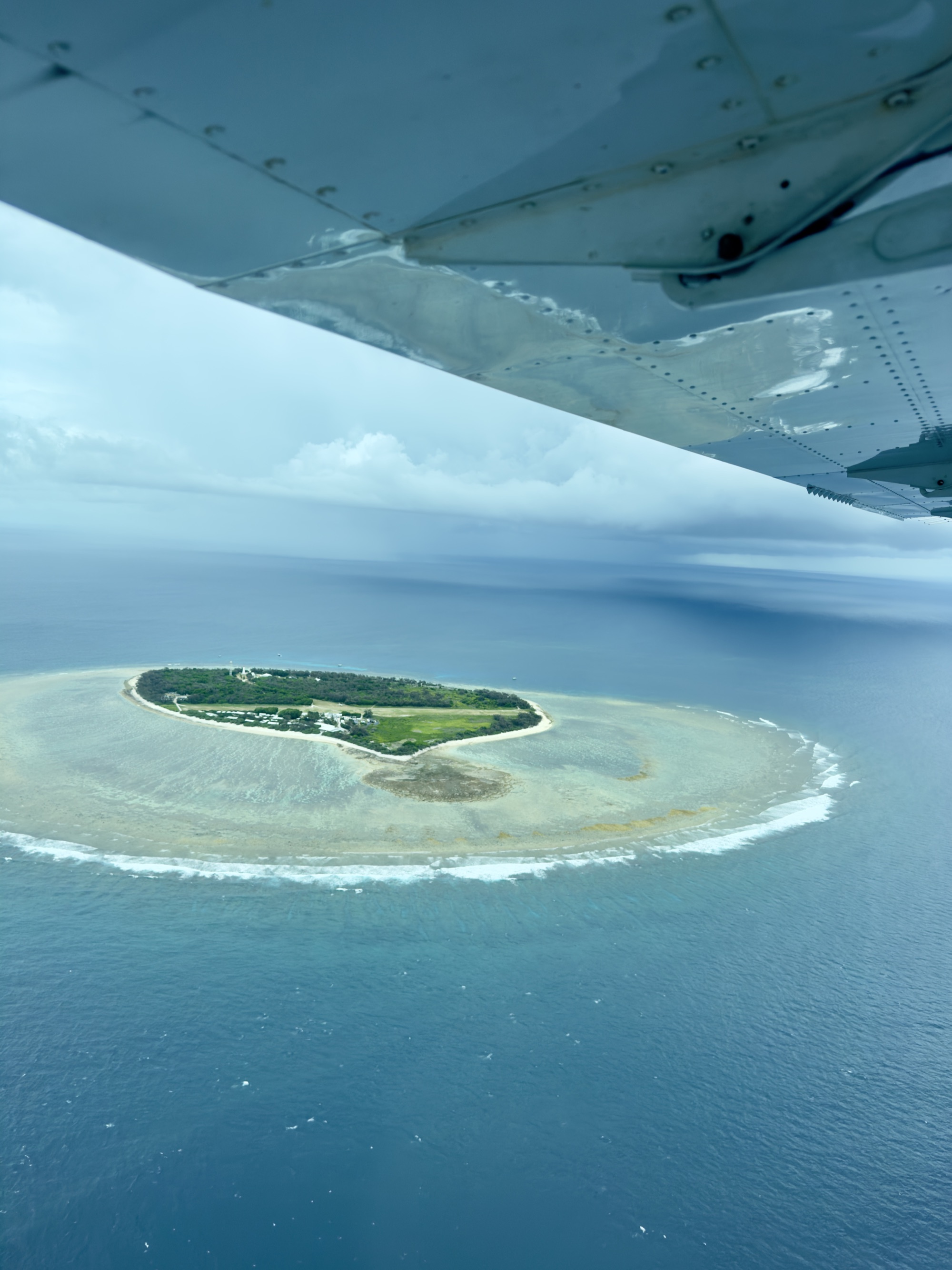 Great Barrier Reef koraaleiland vanuit vliegtuig, Queensland
