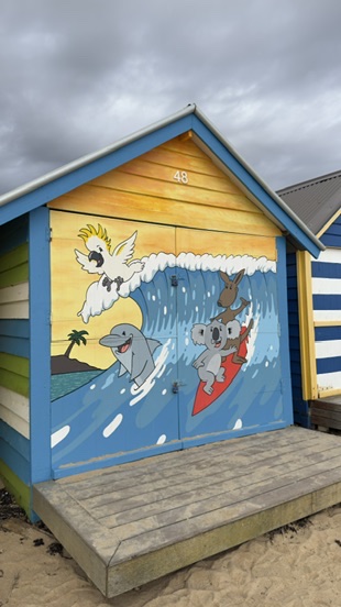 Brighton bathing box met koala en surfer muurschildering, Melbourne