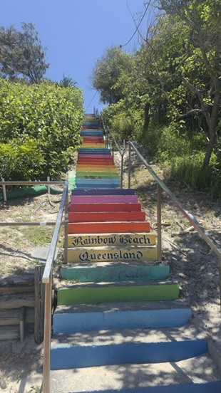 Gekleurde trappen bij Rainbow Beach Queensland